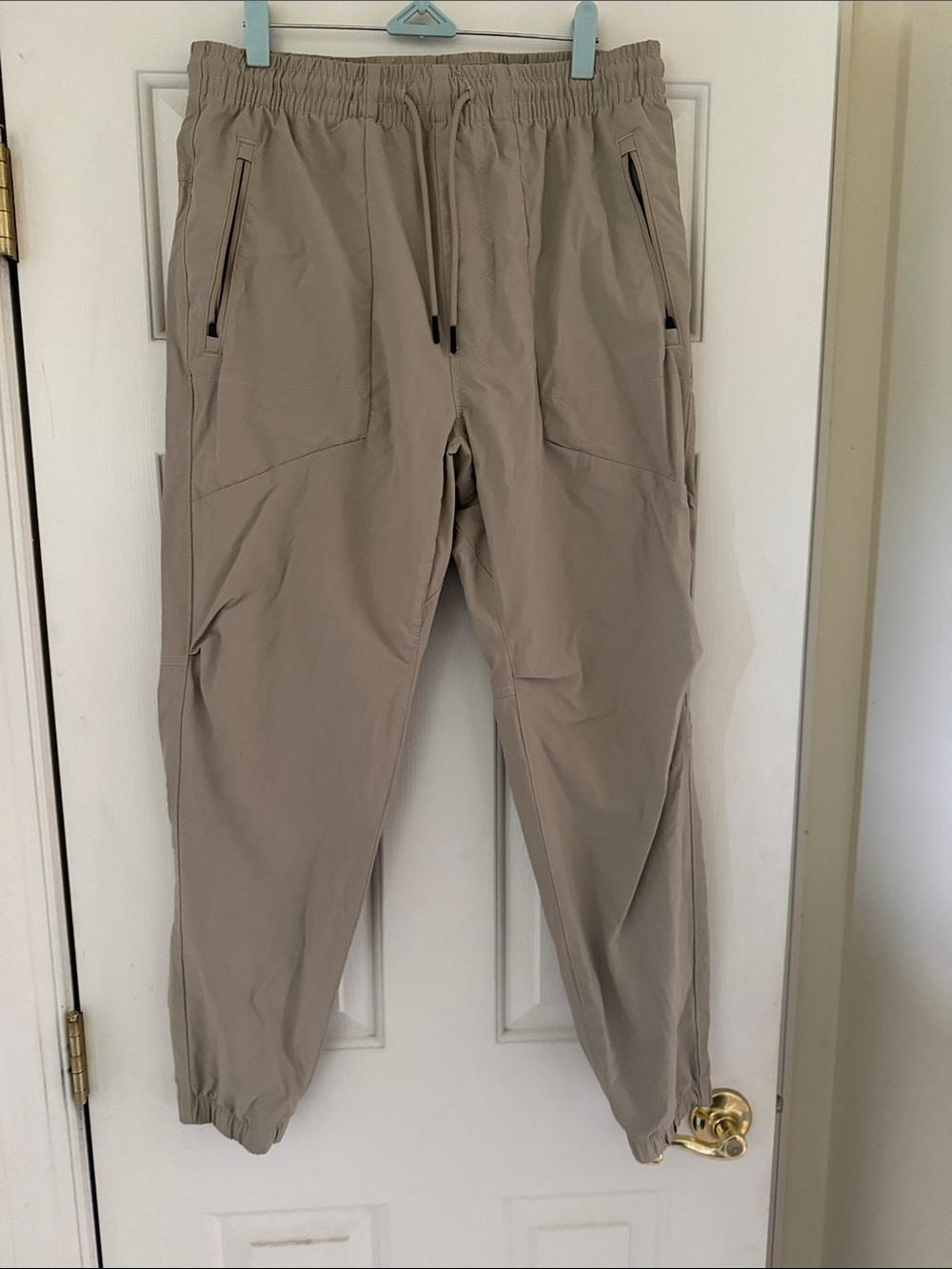 American Eagle Outfitters Men's Jogger Pants in Taupe